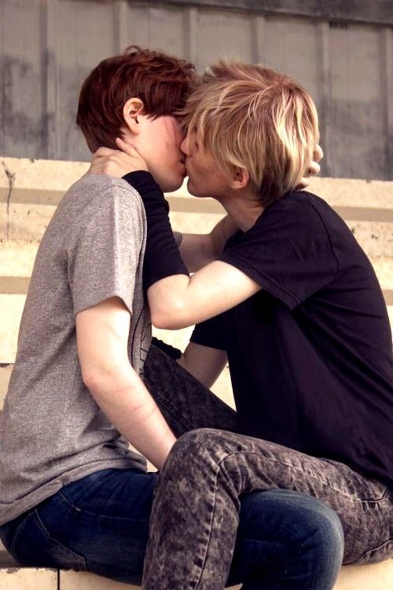 Gaysex kissing solo petite