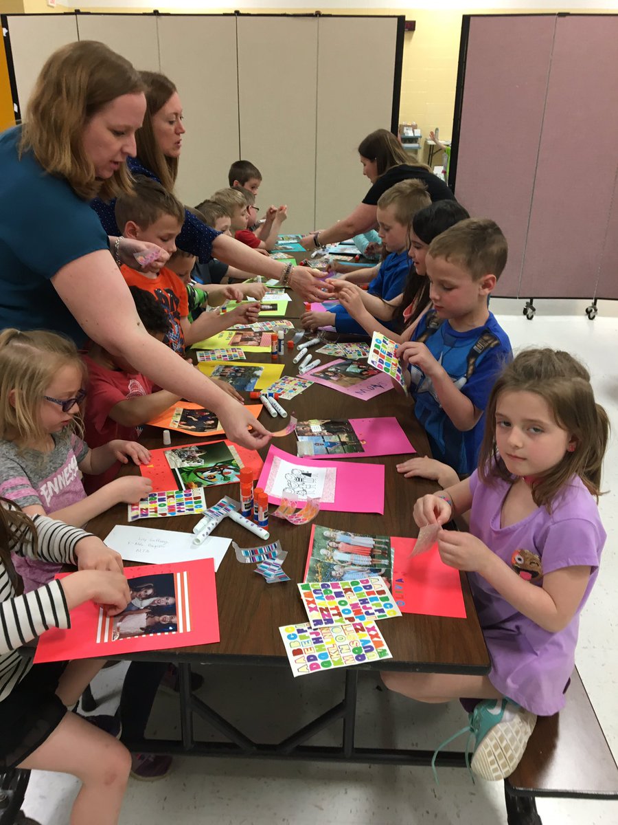 Schilling33C's tweet photo. Another amazing PTO @SchillingPTO event! Meet the artist was great for kindergarten. Thanks for all the fun! @Homer33c #ljspride https://t.co/2hjipmFw7O