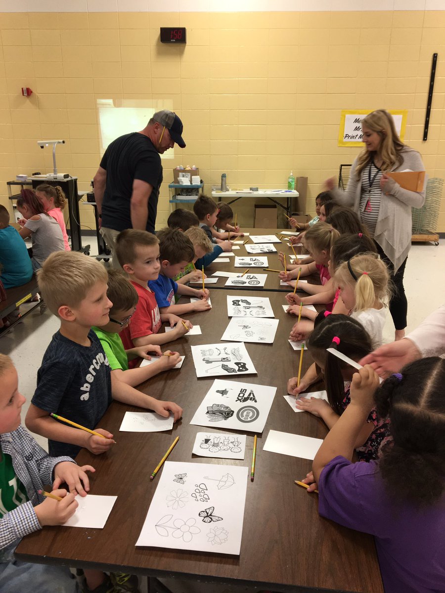 Schilling33C's tweet photo. Another amazing PTO @SchillingPTO event! Meet the artist was great for kindergarten. Thanks for all the fun! @Homer33c #ljspride https://t.co/2hjipmFw7O