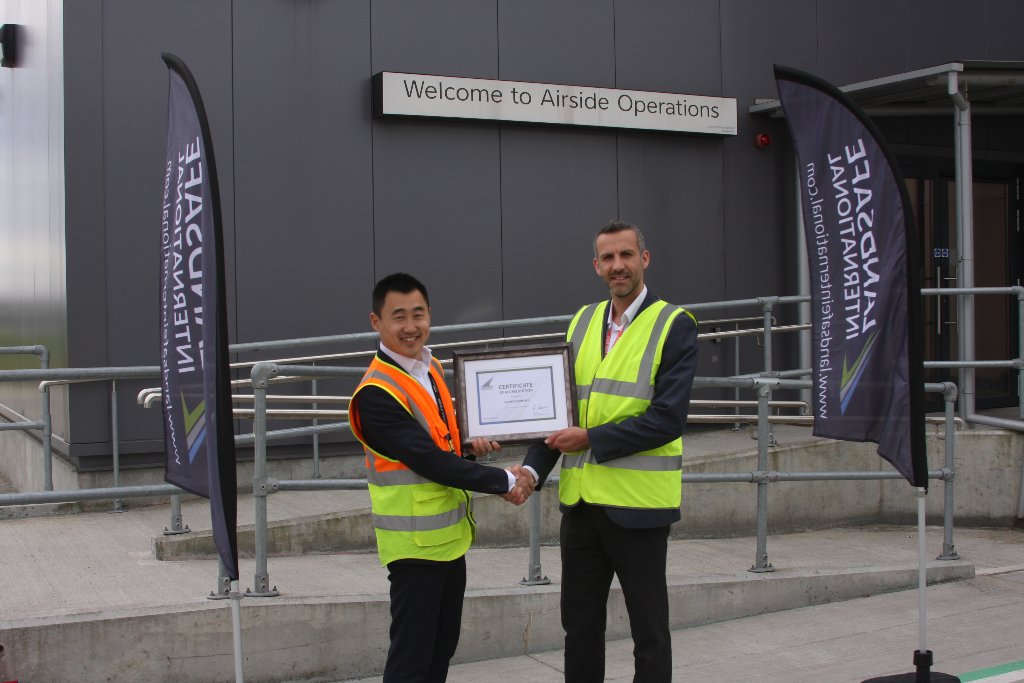 striturf_richs's tweet photo. Delighted to present the first #LandsafeInternational accreditation to @Gatwick_Airport #landsafe #birdstrike https://t.co/bY9FM4I4dE