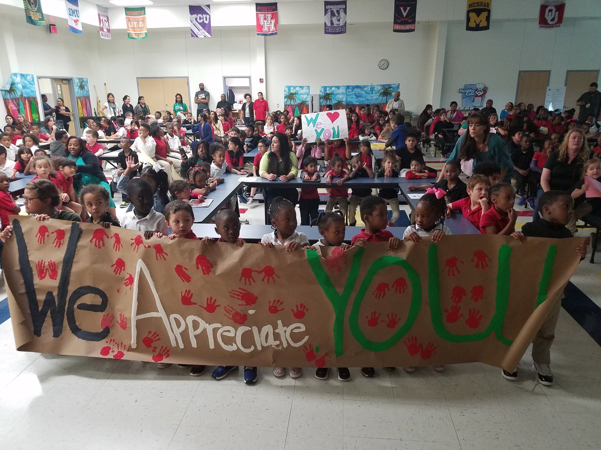 Our scholars showed Mrs. Anderson a little love for #SchoolPrincipalDay
Thank you for all that you do for our school! @MAnderson_iLead @LRELonghorns