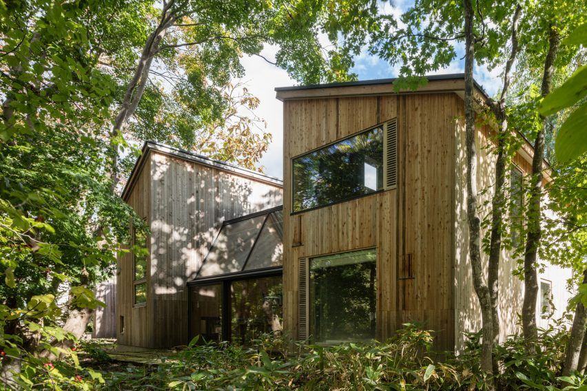 ChesterFieldsVI's tweet photo. This is my #dreamhouse right here: Timber volumes form live-work spaces for artist and architect in rural Japan https://t.co/2Udxvv6e6E via @dezeen https://t.co/KdJ0WkTjGz