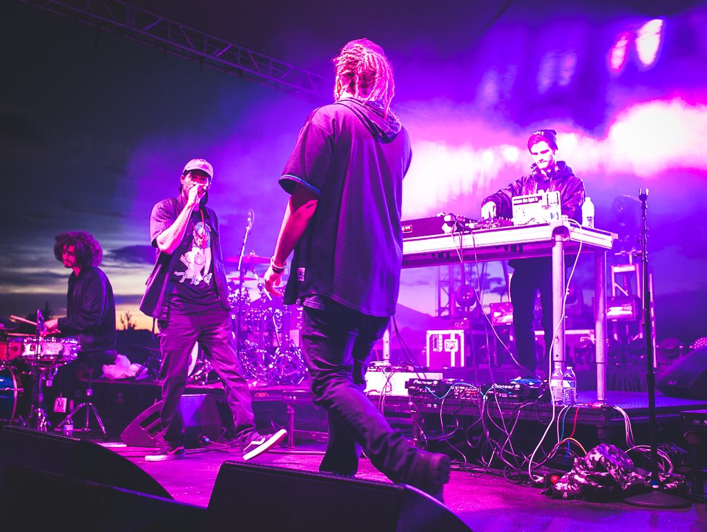 goodasswffls's tweet photo. U of I with @6LACK was a movie. 📸 - @RO3SKI https://t.co/Bn0ks7hBYs