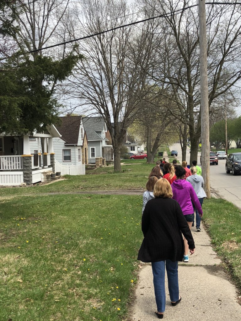 mrs_jhampton's tweet photo. Happy May Day from Wilson! @CRSCHOOLS #wilsonrams #beagoodneighbor https://t.co/i1yz0Fgnge
