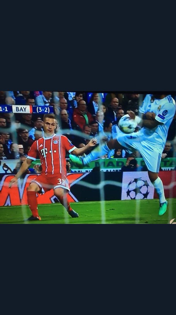 CalcioAli's tweet photo. Last time I checked those were penalties. He should go make Doner Kebab rather than being a referee #RMABA #RealBayern #ChampionsLeague https://t.co/yxEuGHaHFr