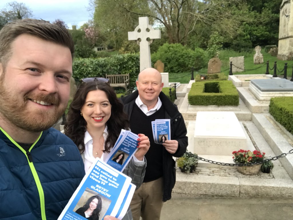 WoodstockTories's tweet image. A really positive response in #Bladon tonight. People really do want a young &amp;amp; energetic District Councillor with new ideas. 

We finished up walking past someone who would love for his birthplace &amp;amp; place of rest to go blue for this election! #Churchill #ToryCanvass 🗳💙🇬🇧