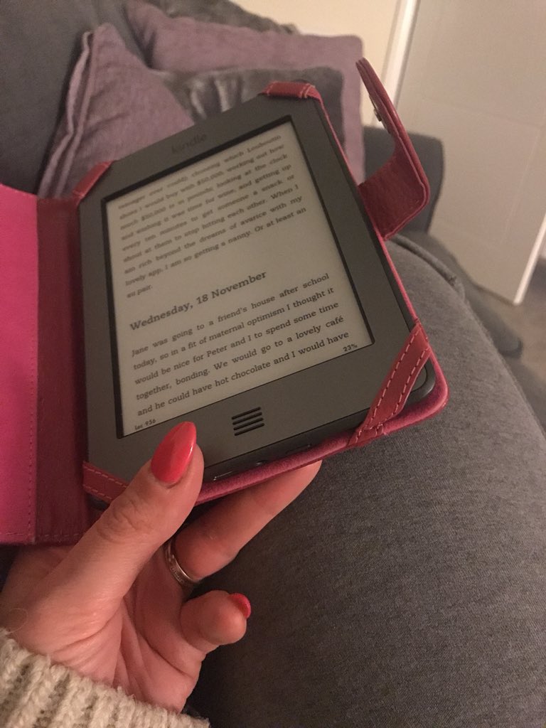 EmilyForever82's tweet photo. Don’t you just 💖 a bit of peace and quiet, snuggled with a 📖 and a cup ☕️ 😁 how do you unwind after a busy day? This is a very rare treat for me. #earlynight #goodbook #kindle #peaceandquiet #homealone #relax #makingthemostofit https://t.co/jIm49ozLnG