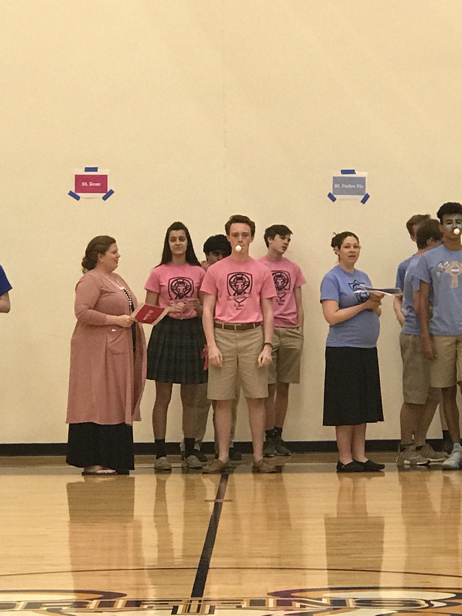 StRoseHouse's tweet photo. House Olympics!! #LuckytoBeLuke #StRoseRocks https://t.co/CQhiWGYiu8