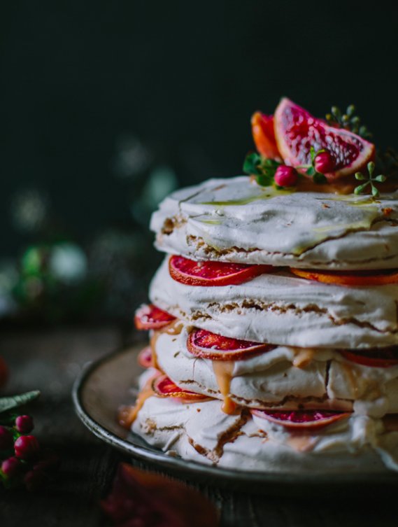 Here's a take on meringues we've never seen: Stack large ones and intersperse with fresh blood orange slices. goo.gl/2MgcUk