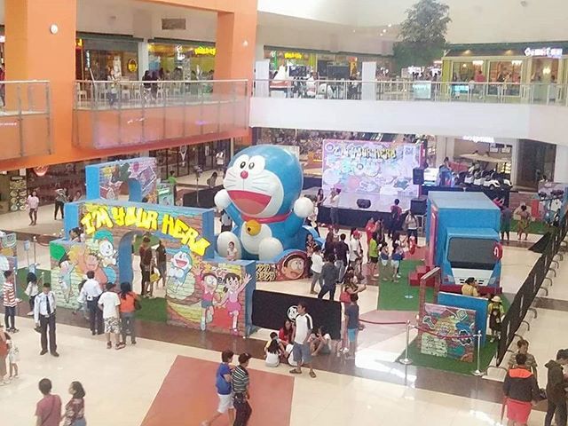 DoraemonPH's tweet photo. Doraemon is in SM Fairview today until Saturday! Come and visit for a chance to get Doraemon collectibles! #ROADventure #DoraemonPhilippines https://t.co/OQdcz6Fcfc https://t.co/oUfzsCdAEc