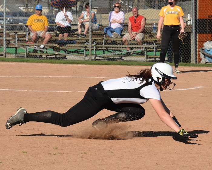 ohiovarsity's tweet photo. Why did @piroskosammy start her slide from halfway between 2nd & 3rd? #BasketballPlayerProblems https://t.co/8VxjAGVocj