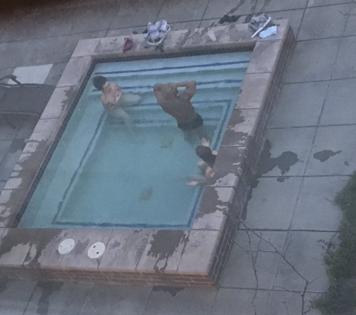 KregWells's tweet photo. Monday 5:30 am wake up call. Naked people in the hot tub. #WTFareyouthinking #GoToBed #seriously https://t.co/YETFJ0HnI8