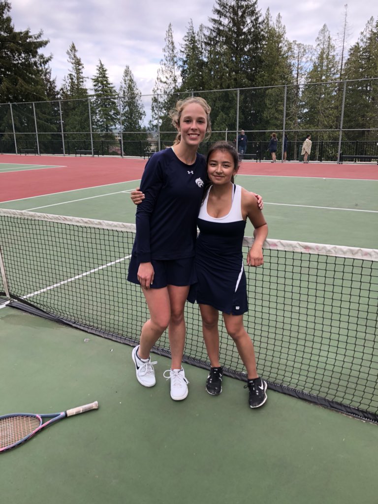 bhhswmtennis's tweet photo. Love these ladies! Great job with a WIN @jacquiepilon !! https://t.co/kyeowew1Rn
