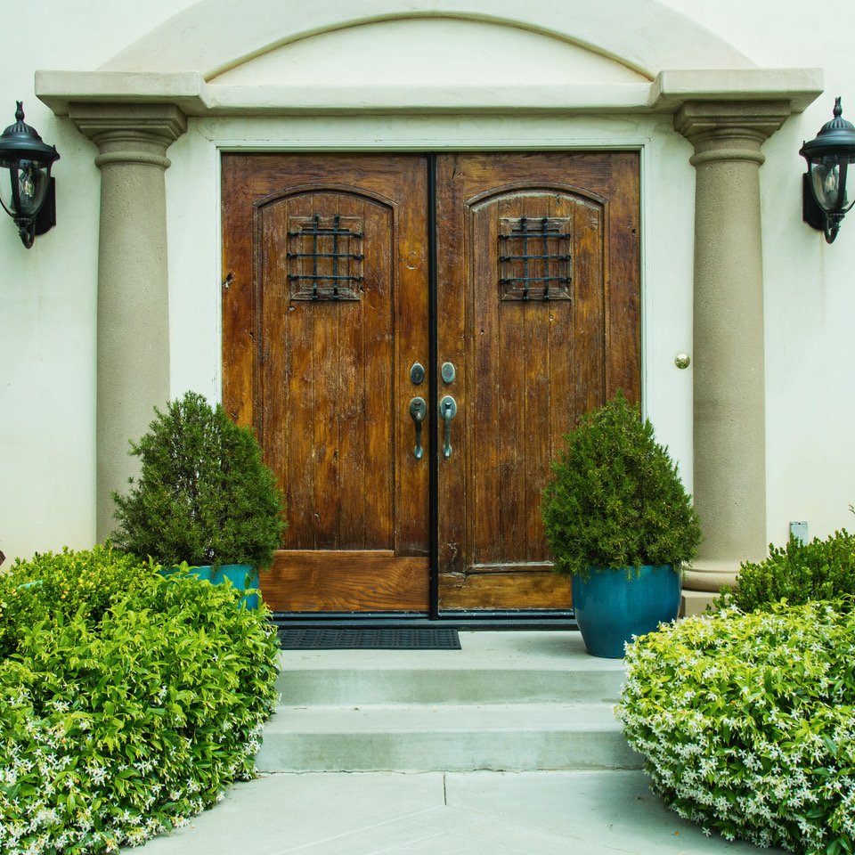 budgetplants1's tweet image. Garden tip: you don’t need a lot of lawn to make a beautiful space! Container plants are a great way to bring color and interest to the landscape.

#gardentips #landscapetips #landscapedesign #symmetry #minimalism #architecture #containerplants #happyplanting #socal