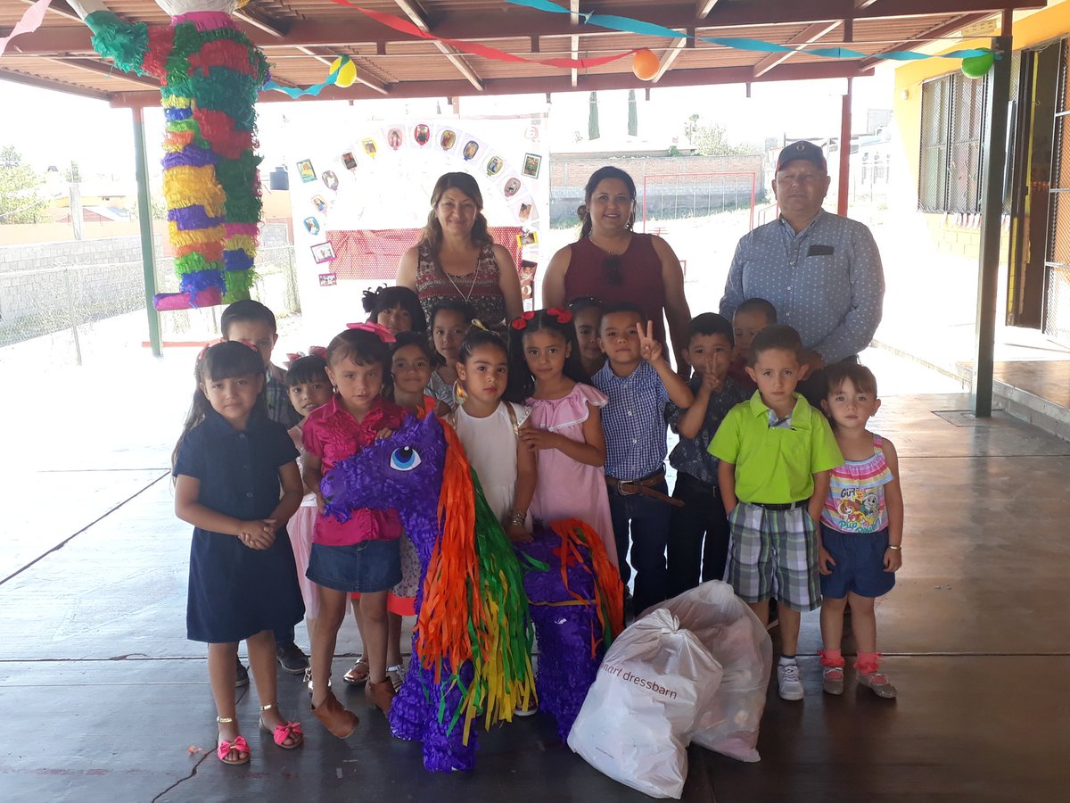 JRandrade65's tweet photo. En el jardín de niños "Elba Arreola de la Paz" aportando un granito de arena para realización del festival del día del niño. https://t.co/wgL0B19zwU