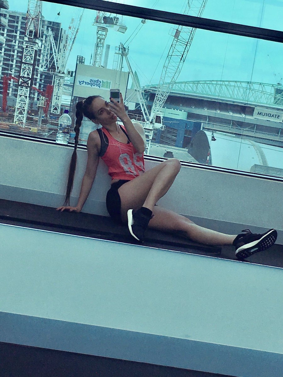 Fasffy's tweet photo. I am tall 😵
Still loving my @adidas #ultraboostx 💪 https://t.co/gYKmZNDhxy