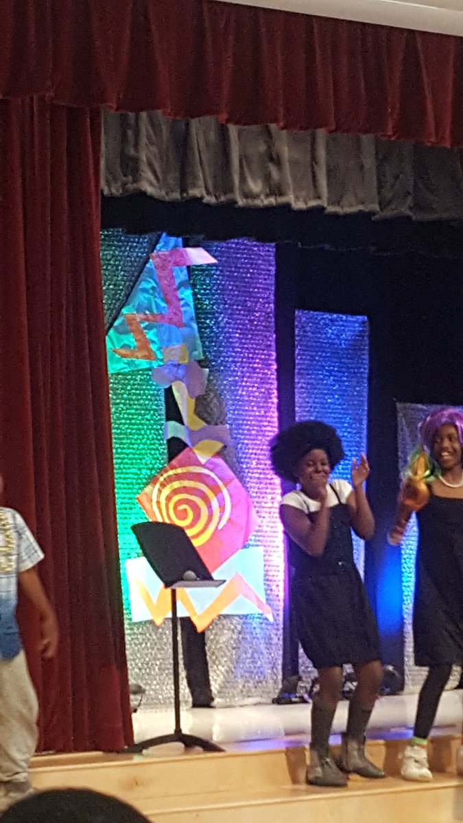 MsCalArt's tweet photo. Great job on the back drop for the Spring Concert, Art PACK! #Wolfpack @WolfCreekWolves https://t.co/BNRqMjTczi