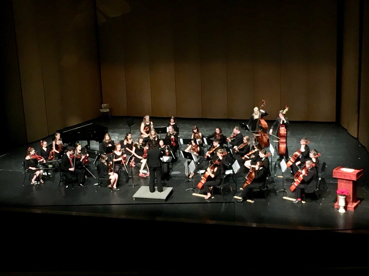 ande_141's tweet photo. More pics from tonight’s performance including an ensemble of all the seniors!  Great job everyone!  @BataviaHS @Batavia_Orch @BPS101 https://t.co/JApYn8HQMj