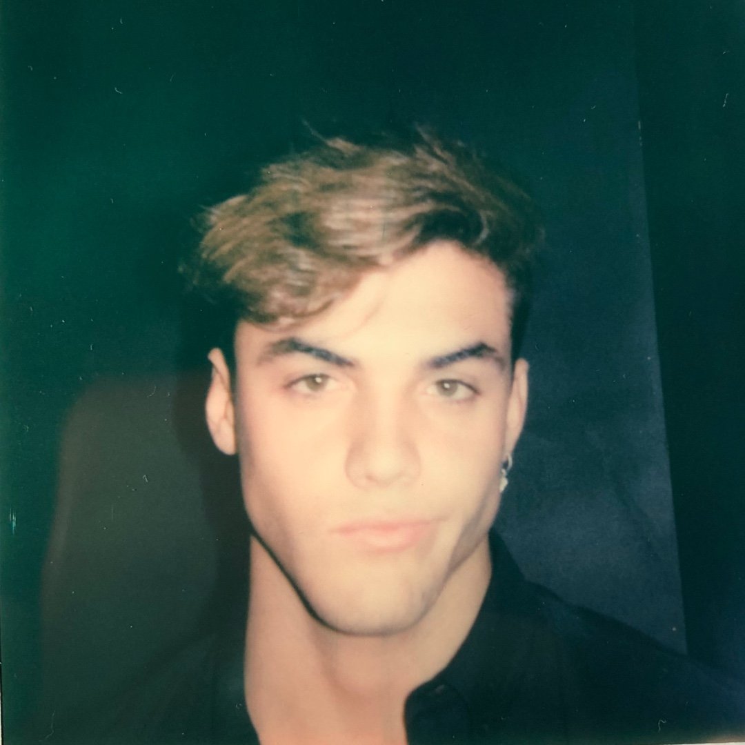 ifshestansgray's tweet photo. if she stans grayson she's dying at hOW HOT HE IS https://t.co/M3uG2ywaBg