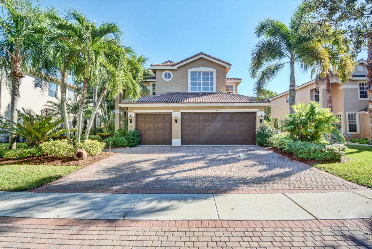 JuliaFKeyes's tweet image. You have to see this home! 6 BD/ 4 BA in Delray Beach. Call/text/DM me for details.  cpix.me/l/45135322