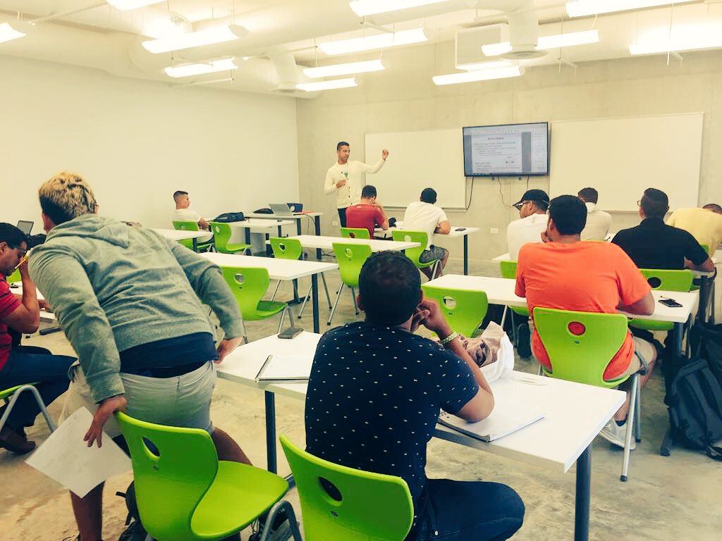 iaapraaipr's tweet photo. [Ahora] Curso de temas especiales en el campo de la aeronáutica #IAAPR https://t.co/knUULs9CZ4