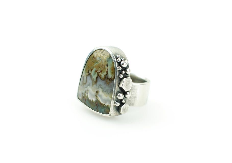 walkerartcenter's tweet photo. Celebrate spring with some of the most popular designers in the region! Meet the makers while shopping for beautiful jewelry and stylish accessories this Saturday at #WalkerShop's annual Jewelry &amp; Accessories Makers Mart. →  https://t.co/SNUwadRMpX https://t.co/KhwaZul1He