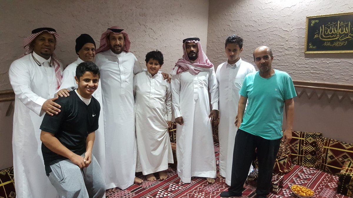 naifmalanzi's tweet photo. الاخ والصديق الاميرفهدبن خالد رئيس الاهلي السابق تشرفت بزيارته كتب الله له الاجر زياره اسعدتني كثيرا  واسعدت  ابني الاهلاوى عبدالعزيز ابوسعود حديثه لايمل تبارك الله له نظره بالنجوم واحتياجات الاهلي للموسم القادم . https://t.co/etFOUM41YS