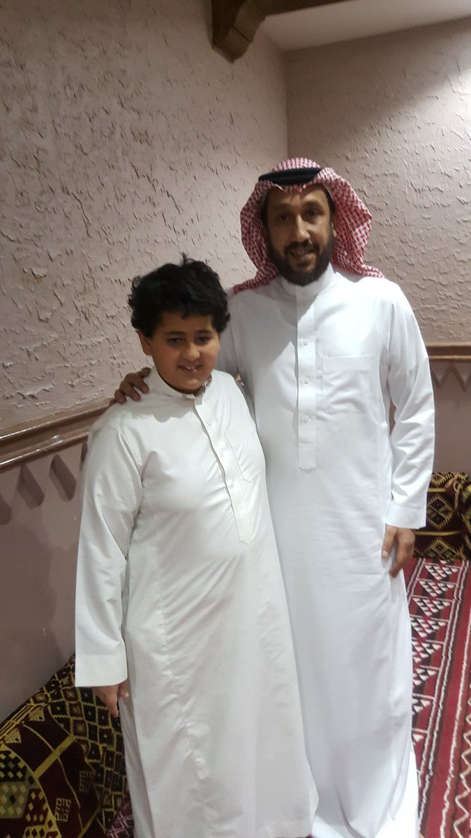 naifmalanzi's tweet photo. الاخ والصديق الاميرفهدبن خالد رئيس الاهلي السابق تشرفت بزيارته كتب الله له الاجر زياره اسعدتني كثيرا  واسعدت  ابني الاهلاوى عبدالعزيز ابوسعود حديثه لايمل تبارك الله له نظره بالنجوم واحتياجات الاهلي للموسم القادم . https://t.co/etFOUM41YS