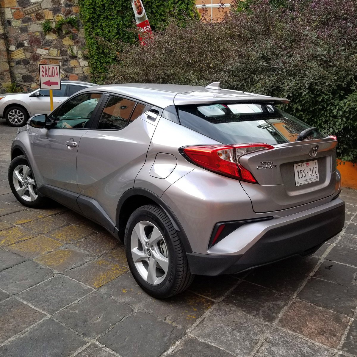 gabosalazar21's tweet photo. Al fin nos conocemos 😑  C-HR de @ToyotaMex pronto en AutoDinámico https://t.co/gQdxJBCmpC