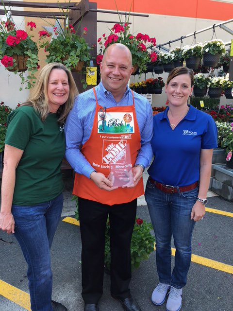 BillRodgers_12's tweet photo. Bob DM received the coveted Grower Partnership Award today, Thank You for your involvement with Live Goods, it is greatly appreciated!!! @LemmaTony @BWickkiser14 @rwoodsgh @KurtWeissGH @Mcgalec99 @Mike_Mahler @DanStuppiello @DGLGM @StinchcombAssoc https://t.co/c1FB3A9WCl