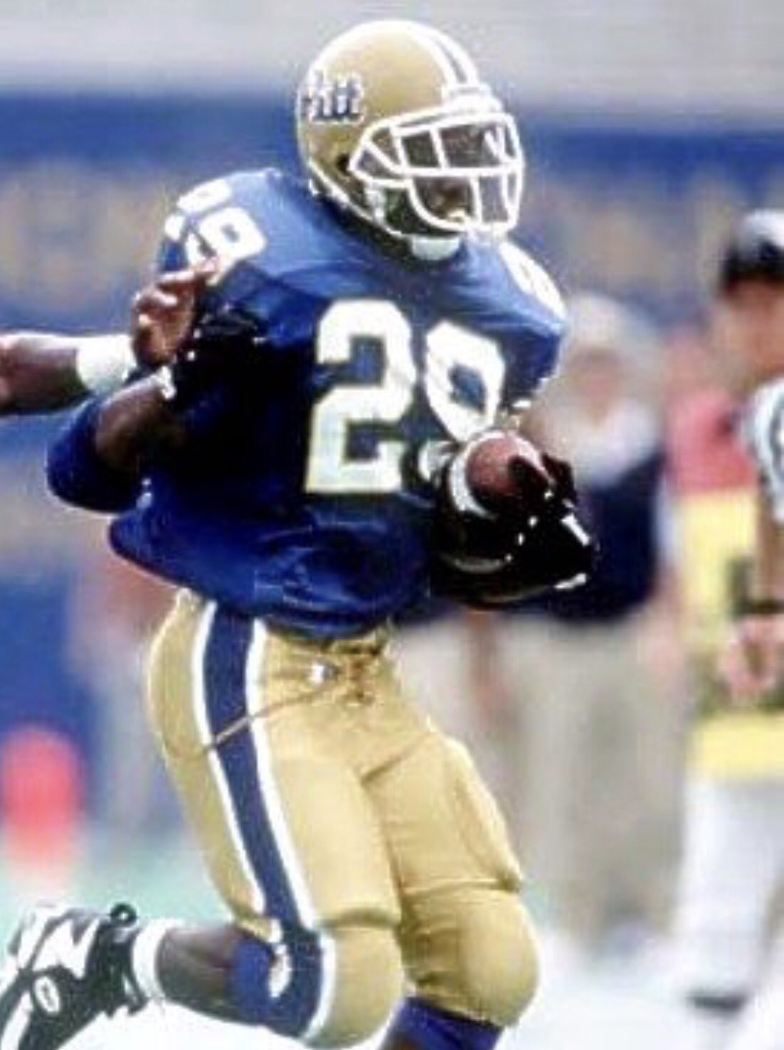 Happy Birthday to former great and Pro Football HOF RB Curtis Martin 