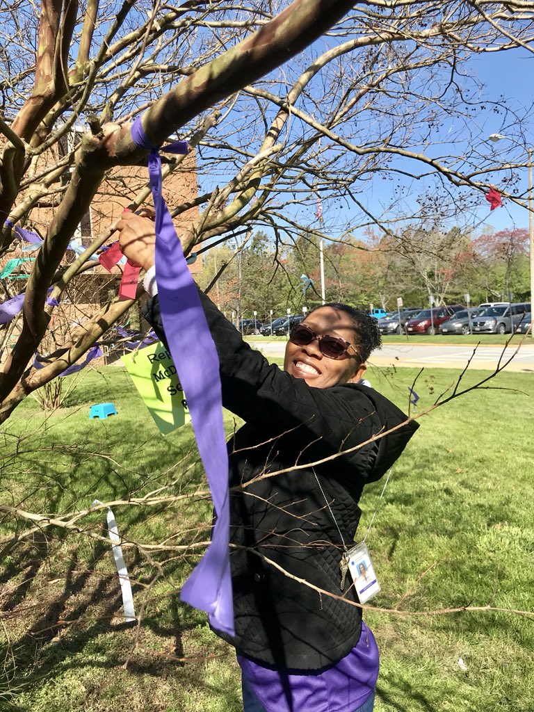 AMSLibraryReads's tweet photo. Student: Teachers are making their wish for us. That is so nice. They could make it for themselves but they are doing it for the students! #WeLoveYou #amswishtree2018 https://t.co/iMlM6iYLO7