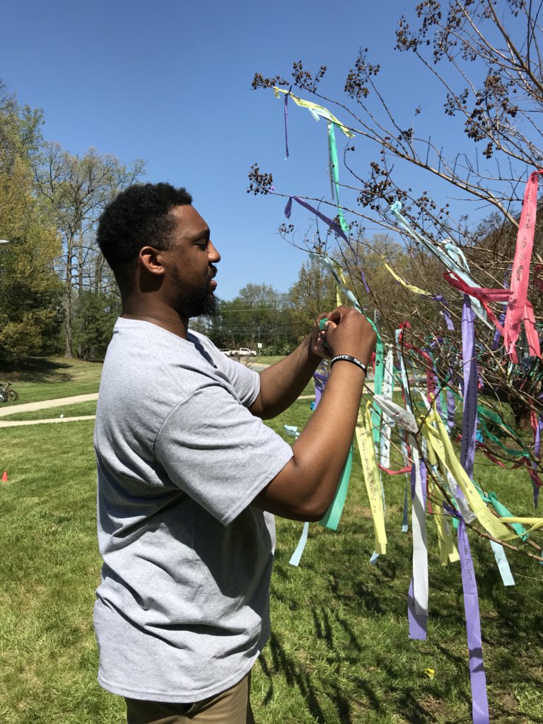 AMSLibraryReads's tweet photo. Student: Teachers are making their wish for us. That is so nice. They could make it for themselves but they are doing it for the students! #WeLoveYou #amswishtree2018 https://t.co/iMlM6iYLO7