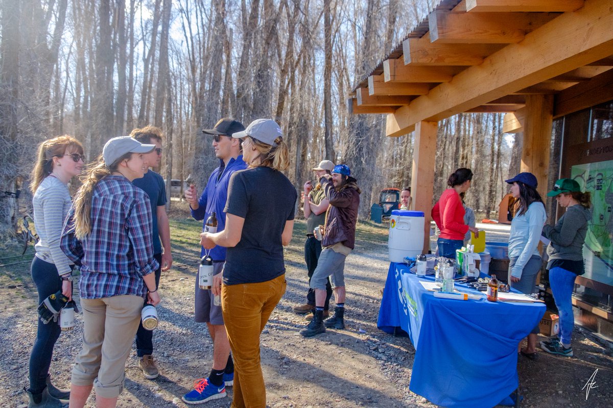 RendezvousPark's tweet photo. 20 volunteers, 1 park. Thank you @TetonGravity for a fun volunteer day at #RPark. Thanks to the @lorfoundation, we have been able to continue reclamation of this space while keeping the park open and accessible. See more volunteer pics: https://t.co/HLELWp0rzr https://t.co/tLYwqgg8me