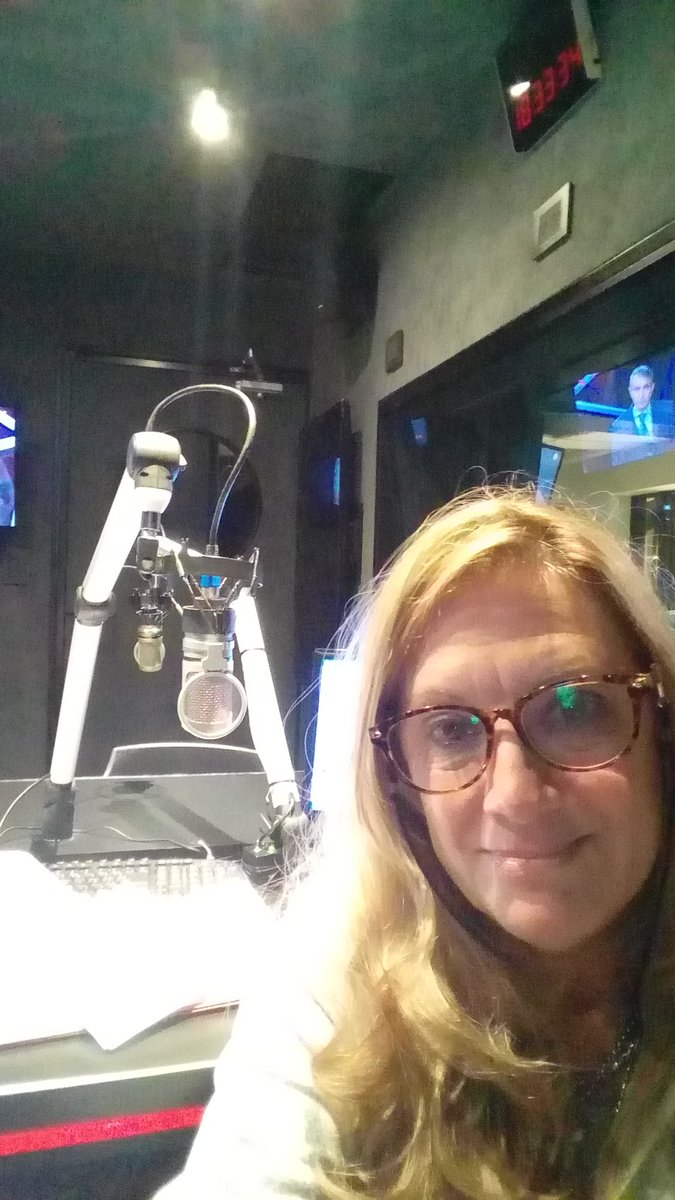 En Radio 2 Programación Especial acompañandote donde estés. Feliz día! Por trabajo para todos los ciudadanos argentinos!!