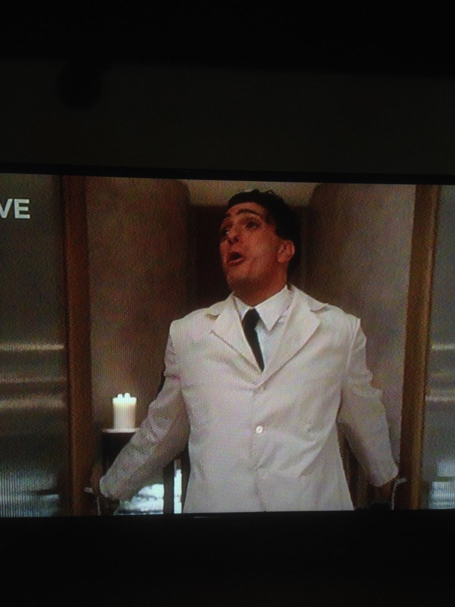 _frances_black's tweet photo. Enjoying "the birdcage" and an outstanding @HankAzaria ; the more I watch this awesome film, the more I love it!😍😍 #Agadorrules https://t.co/5PUWQQc1Ge