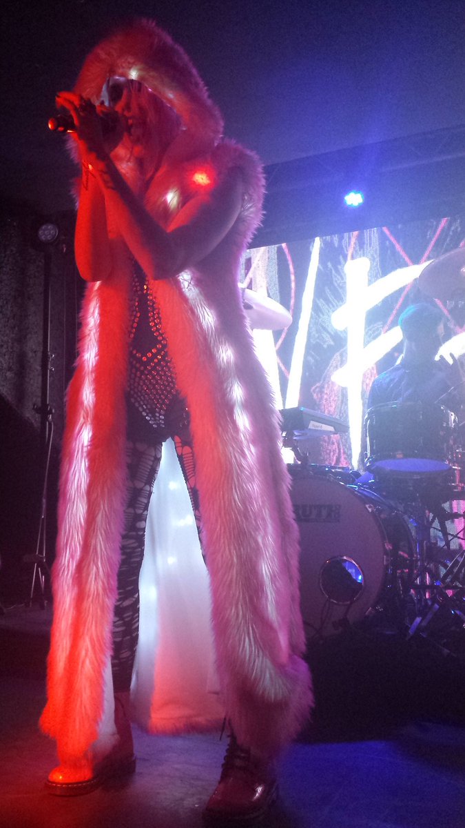 heycelia_'s tweet image. Paris 🎵 30.04.2018 
@iconforhire @barbieariel 
#iconarmy #iconforhire