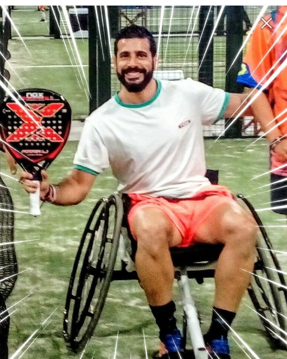 Una persona que se sienta en una ♿🎾para ponerse en nuestra piel y enseñarnos pádel y mas cosas, además de un amigo y un gran Coach,es un valiente.Y tu <a href="/Daviddelba/">David del Barrio</a> lo eres💪.
Las cosas buenas no llegan....hay que buscarlar.<a href="/sinredvigopadel/">SinRed Padel Vigo y Padel Murcia ♿🎾</a> te desea lo mejor en @StarPadelCoimbra