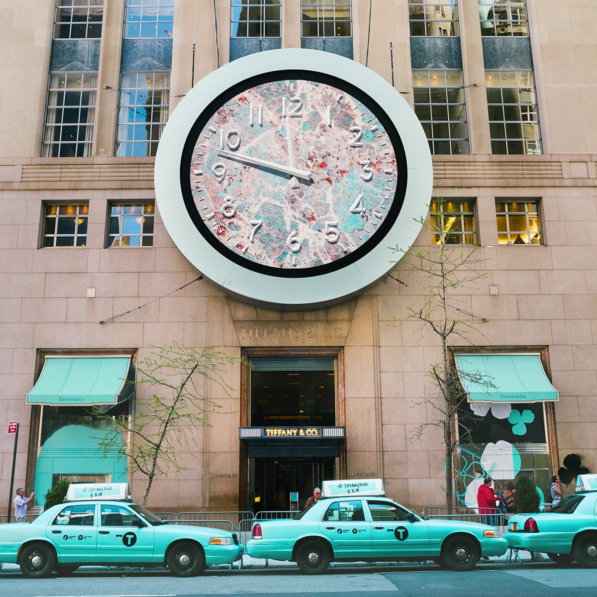 Tiffany & Co. on X: Need your #TiffanyBlue fix? You won't miss a minute  with the interactive clock at our #NYC flagship.    / X