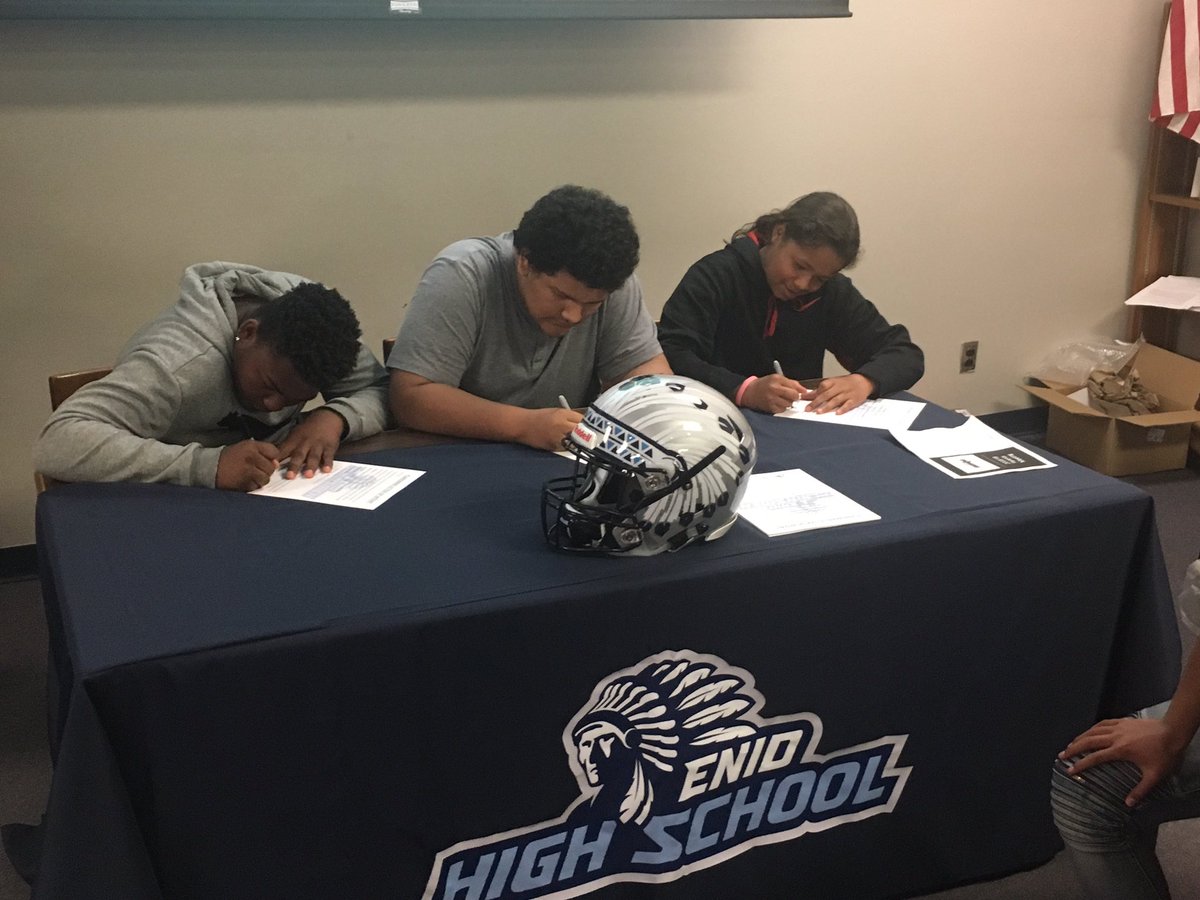 EnidStrength's tweet photo. Incoming freshman signing day at Longfellow MS! Commit to being your best! #futurePlainsmen #IMDAL https://t.co/AnstgReUId