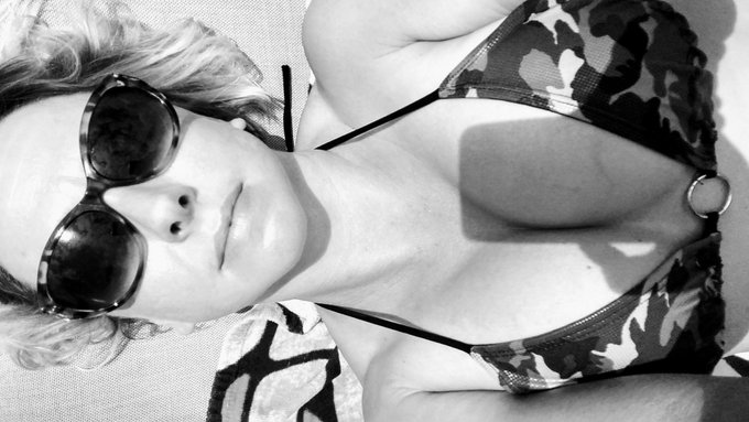 Enjoyed the pool before a hectic shoot/session day tomorrow https://t.co/nSvLCSlDdr<a href="/tag/beg2serve"class="tags"><span>#beg2serve</span></a>