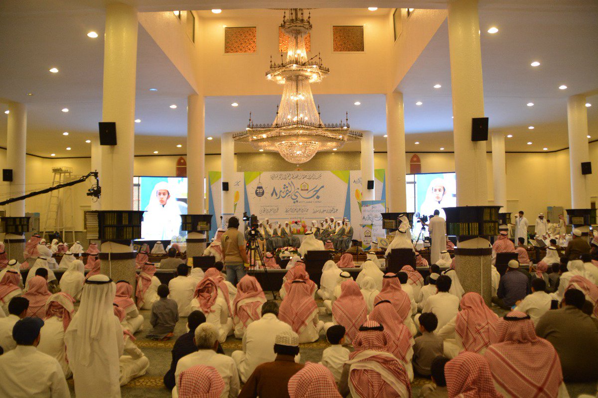 RONHQ's tweet photo. أقام مكتب إشراف حلقات تحفيظ القرآن الكريم بالرونة مساء اليوم الثلاثاء الخامس عشر من شعبان لعام ١٤٣٩هـ حفلا تكريميا لطلابه الخريجين من الحفاظ والحافظات والطلاب الحاصلين على سند بالقرآن الكريم https://t.co/wJDGbbOdUb