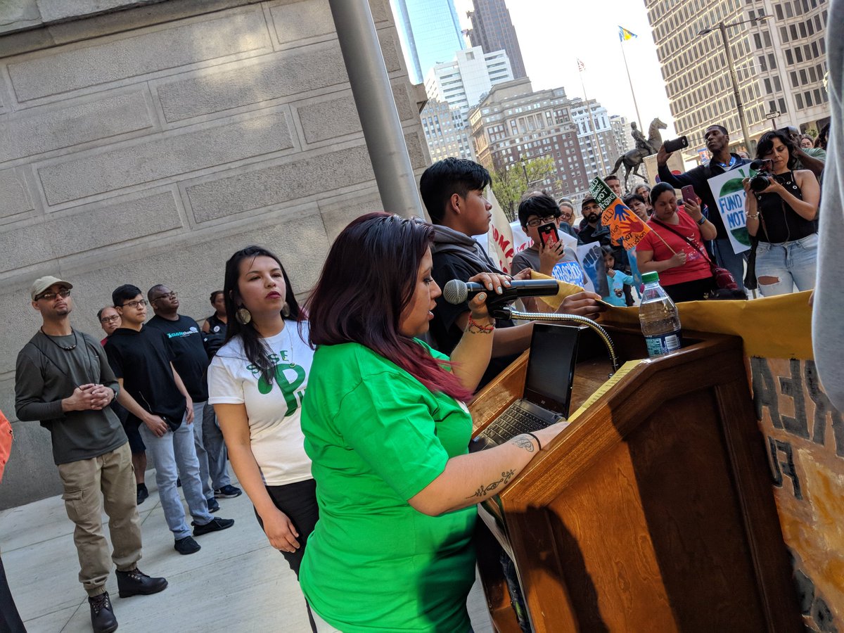 DecarcerateDA's tweet photo. Herlinsa: in the same way we are fighting to #endcashbail and #closethecreek we are fighting to stop the PARS database and get #iceoutofphilly #breakthecages #fundthepeople #MayDay https://t.co/fM1Nts6FOV
