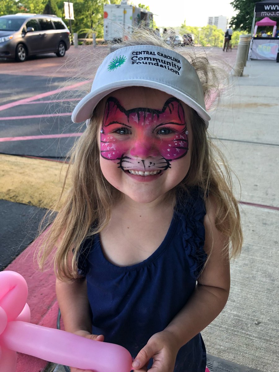 CCCFtweets's tweet photo. @SCFacepainter is making this everyone happy, there's still time to visit us at @SCStateMuseum!
Happy #MidlandsGives Day! https://t.co/XuRcnOtxM5