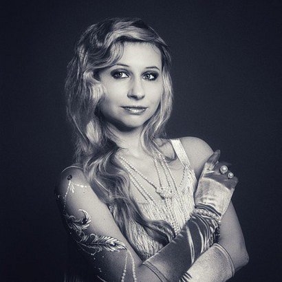 HiltonMiami's tweet image. Roxie Hart &amp;amp; the cast of #Chicago make their way to @adriennearsht Center Tues 5/8 - Sun 5/13. Broadway’s razzle-dazzle smash hit will only be in #Miami for a limited time, so be sure to get your tickets before they sell out! #MiamiTheater #RoxieHart bit.ly/2rc6tw7