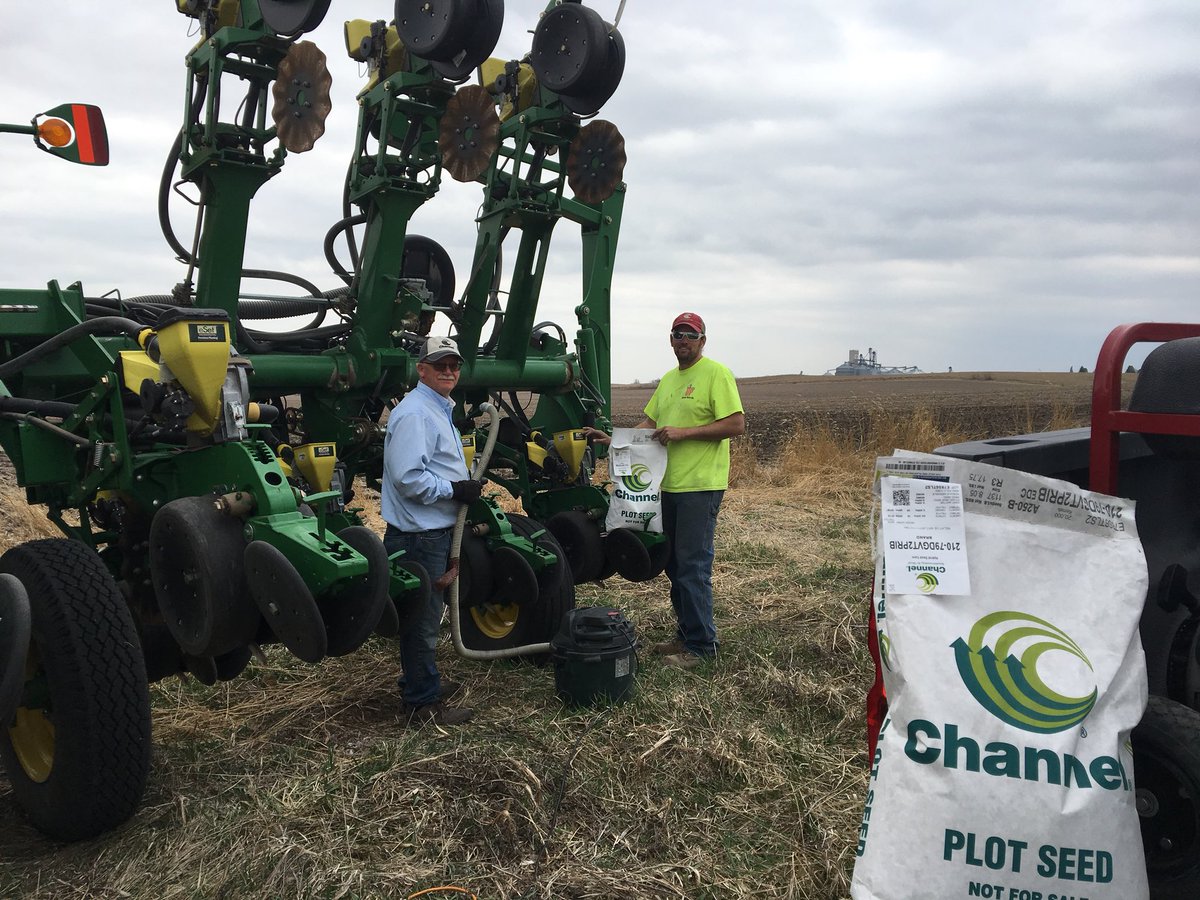 randyramundt's tweet photo. Look what I found on Highway 63 Black Hawk County Iowa #Plant18 @ChannelSeed Another plot in the ground! https://t.co/stuCpz4TWG