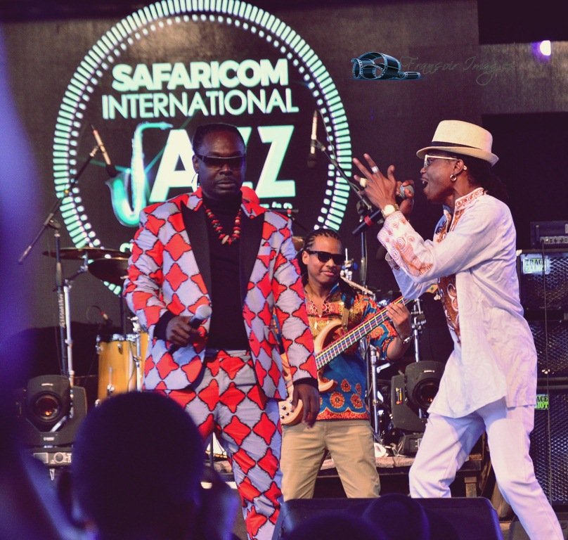 imagesfransoir's tweet photo. @JamesGogosimo with the amazing producer @ulopangoma on stage at the #SafaricomJazzAt5 festival #JazzFest never felt so good. #eventsphotographers #workflow https://t.co/R2YW4ZCCqU