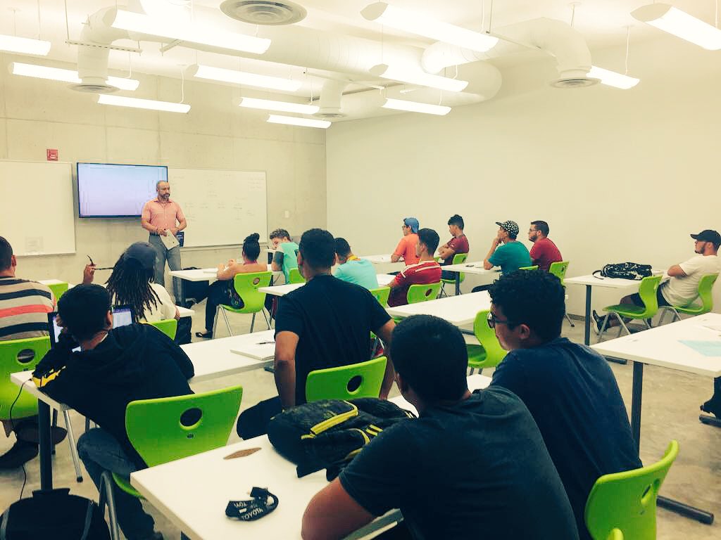 iaapraaipr's tweet photo. [AHORA] Curso de Aviation Legislation https://t.co/fMCo8uauve
