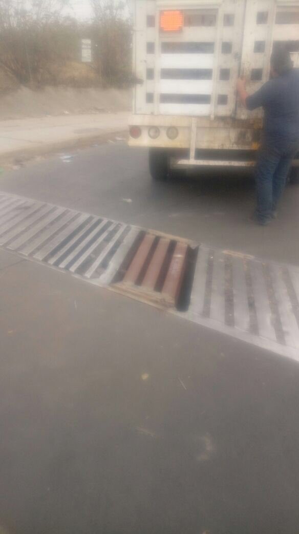 ObrasEnJalisco's tweet photo. @medina_javie @Trafico_ZMG Buenas tardes, te informamos que la boca de tormenta ya fue reparada por parte de personal de @UMOM2018 https://t.co/WrBCkn80r6