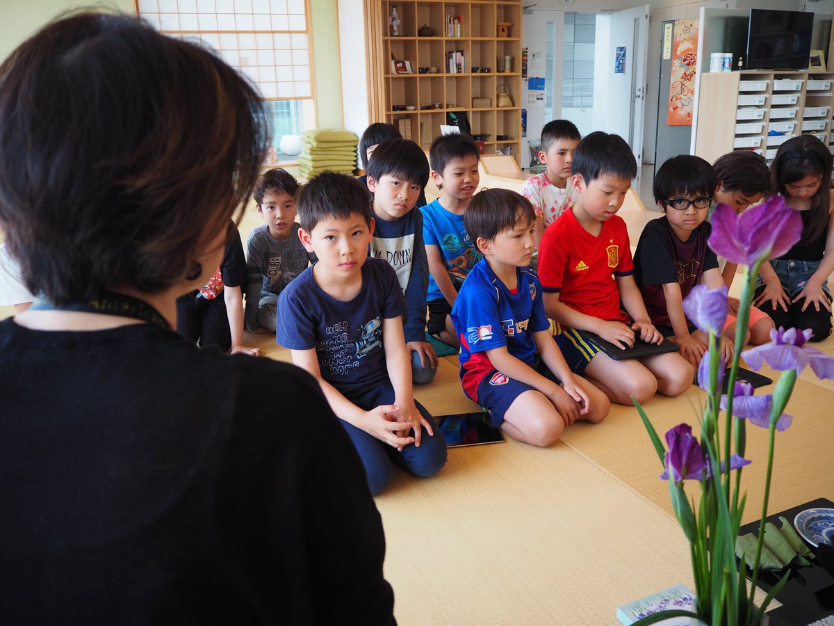 asijMachidori's tweet photo. #G2JPclass students learned Japanese language from the historical background. Good #questions and deeper #learning https://t.co/IsUrNxE8j0